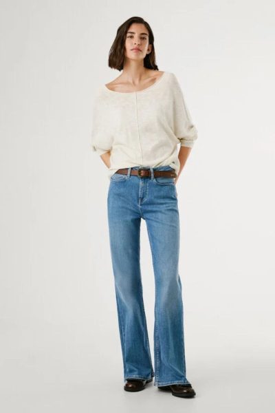 μαύρο αμάνικο μπουφάν σε στούντιο φόντο